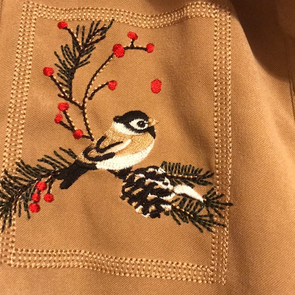 Beautiful bird embroidery on tan buttondown tanjay - Picture 7 of 8